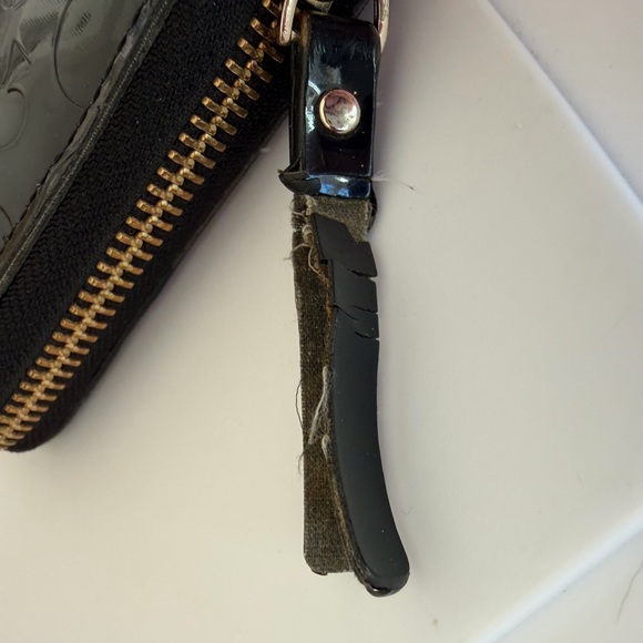 kate spade rose gold patent leather wallet with black patent trim - Picture 3 of 9